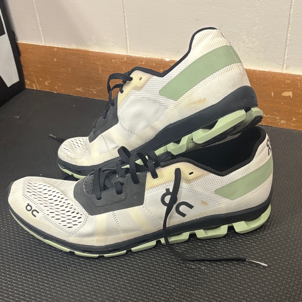 On Running Women’s Cloudflash size 9.5
